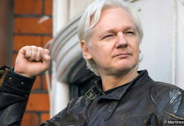 El caso de Assange y los interrogantes al periodismo