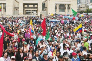 Rechazar la fuerza contra la democratización