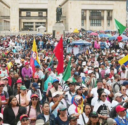 Rechazar la fuerza contra la democratización