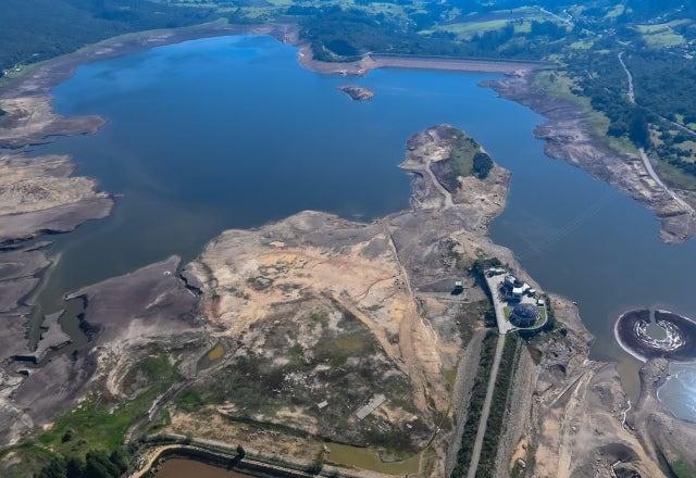 COCA-COLA SE ROBA EL AGUA EN BOGOTÁ