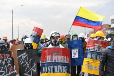 ABRIL INSURGENTE Y POPULAR