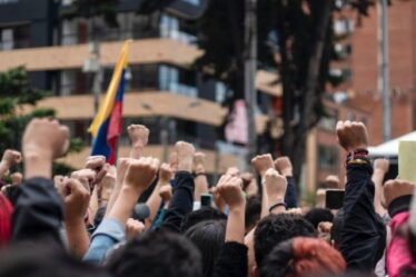 SÓLO LA FUERZA DEL PUEBLO ORGANIZADO HARÁ POSIBLE LOS CAMBIOS Y LA VIDA DIGNA