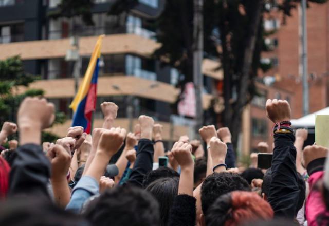 SÓLO LA FUERZA DEL PUEBLO ORGANIZADO HARÁ POSIBLE LOS CAMBIOS Y LA VIDA DIGNA