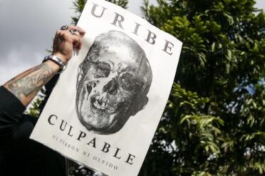 Uribe condenado, pero la deuda con las víctimas sigue intacta